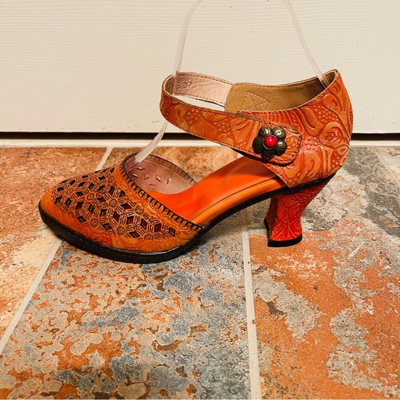 🍊NWOB!!Sassy Super Lady Star Orange Leather Embossed Cutout Heels! - Picture 3 of 14